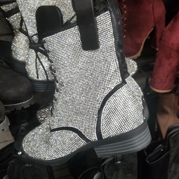 Clothing - Picture 7 of 8